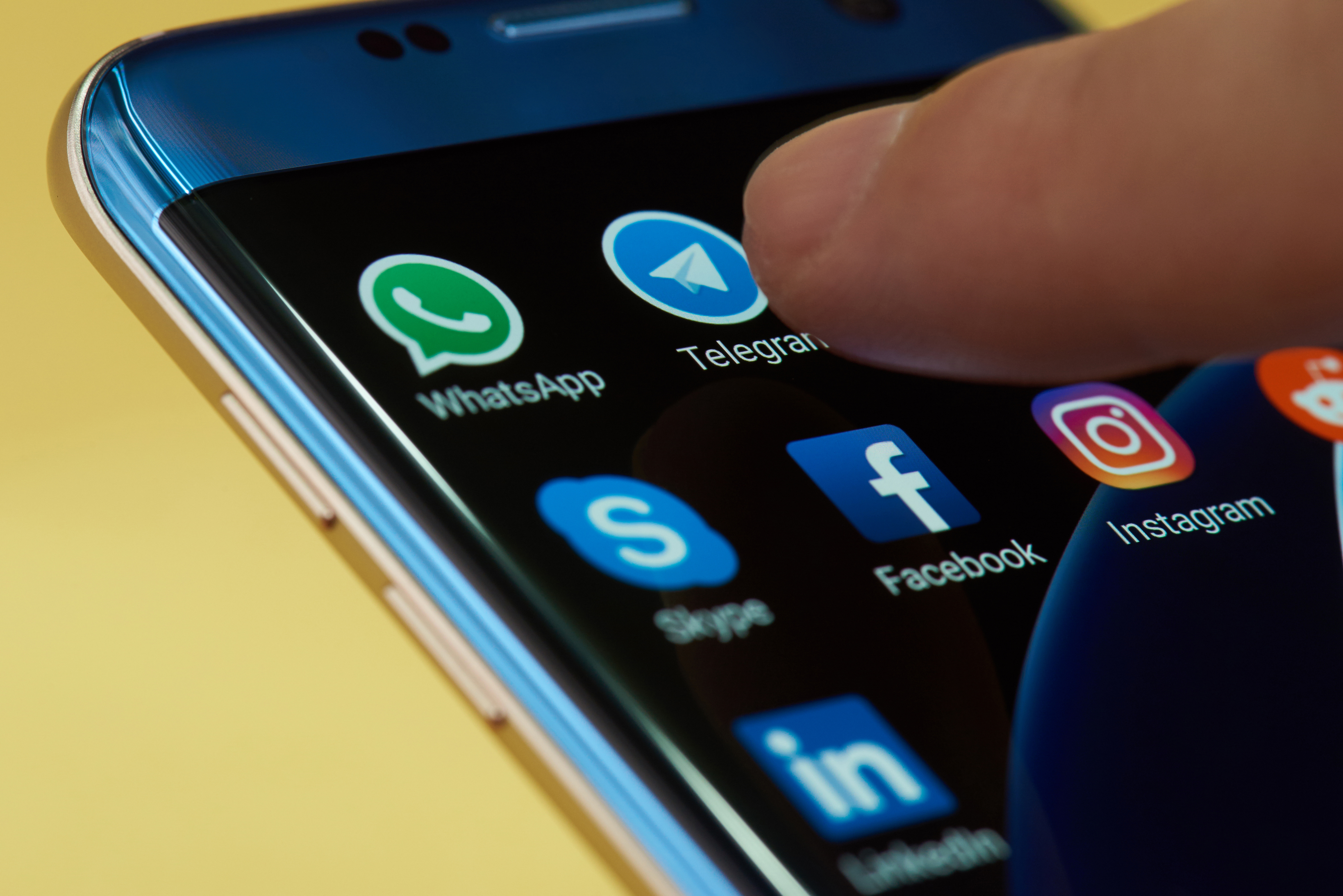  Porta il tuo gioco di emoji ⭐️ al livello successivo con le 5 migliori app di messaggistica mobile 📱 al mondo