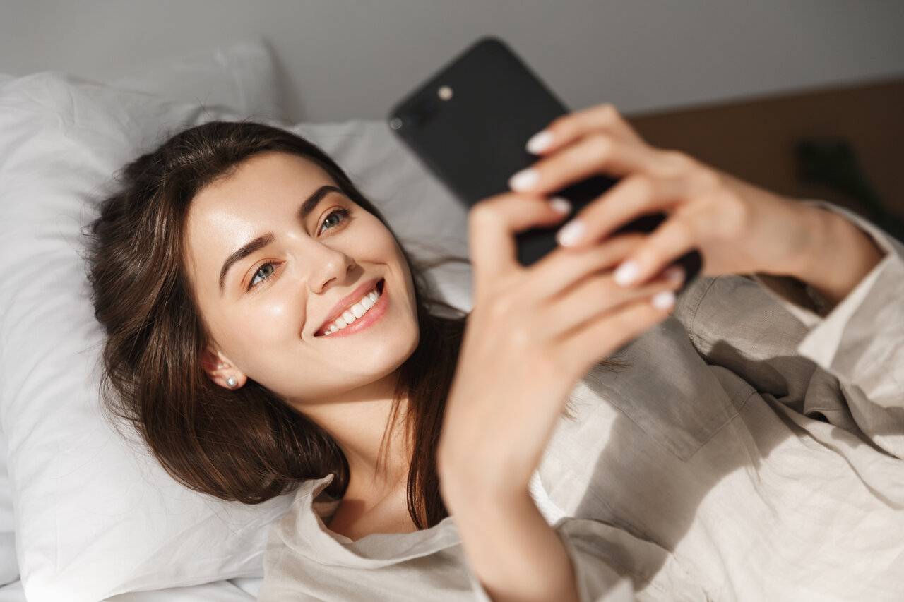 Happy Emojis: 😀 Condividi quelle sensazioni positive in modo divertente e cool 😎